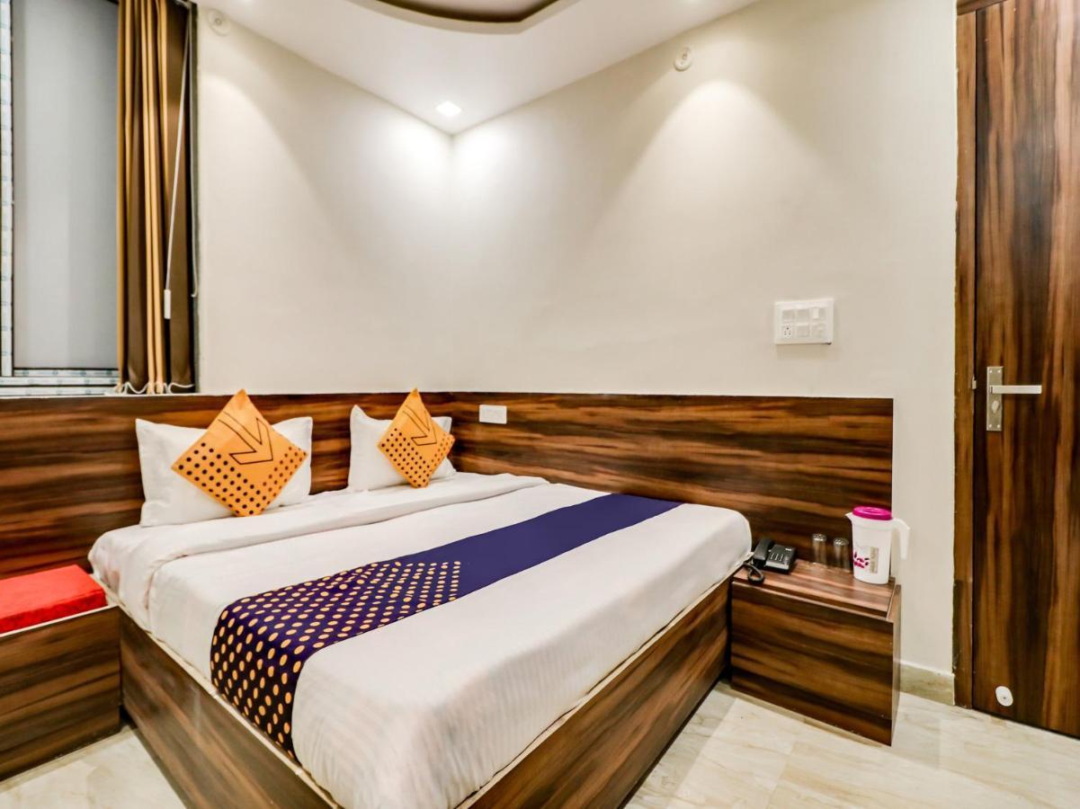 Spot On 69549 Hotel Shri Ram Kashi Muthiganj Exterior foto